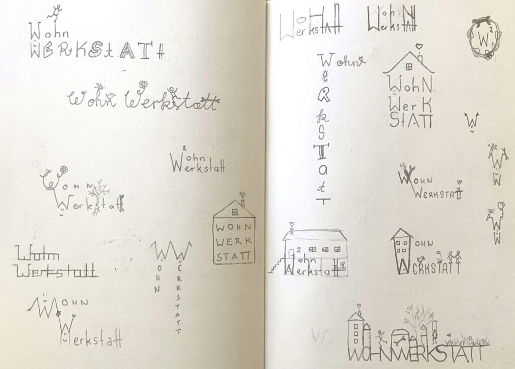 Foto von Notizbuch mit Logoentwürfen